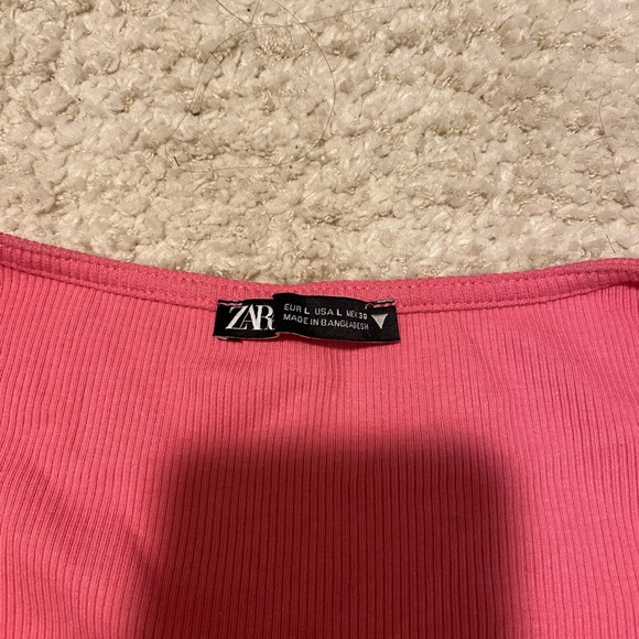 Zara- RUCHED RIBBED TOP- large - Picture 3 of 4